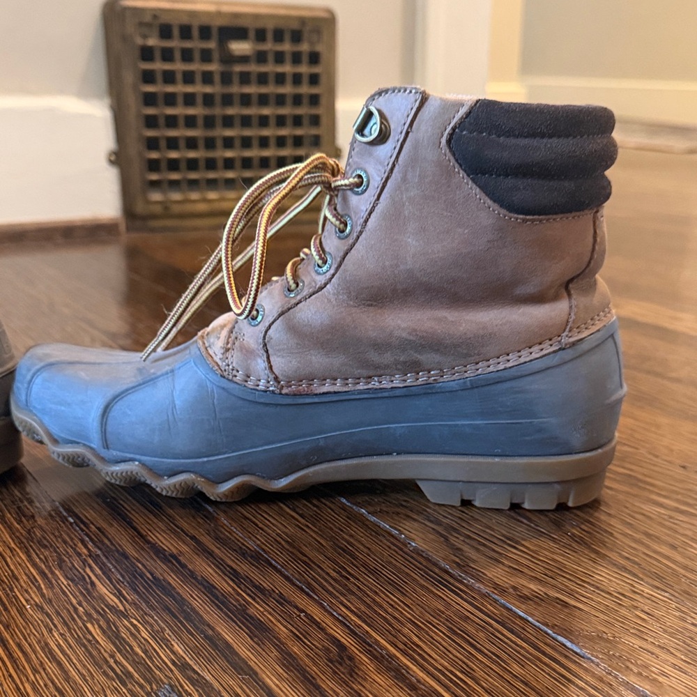 Sperry Men’s Tan and Gray Lace-Up Waterproof Work Boots - Picture 5 of 12